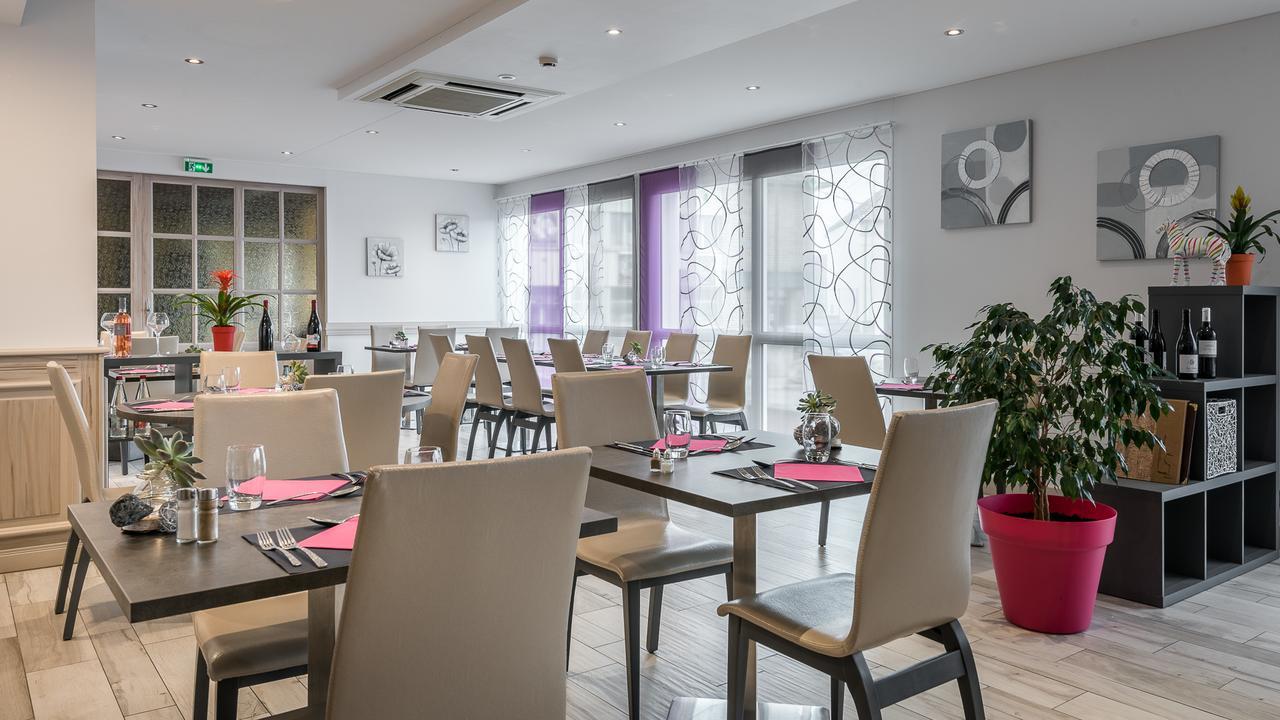 Hotel Restaurant L'Evidence Neufchateau Bagian luar foto